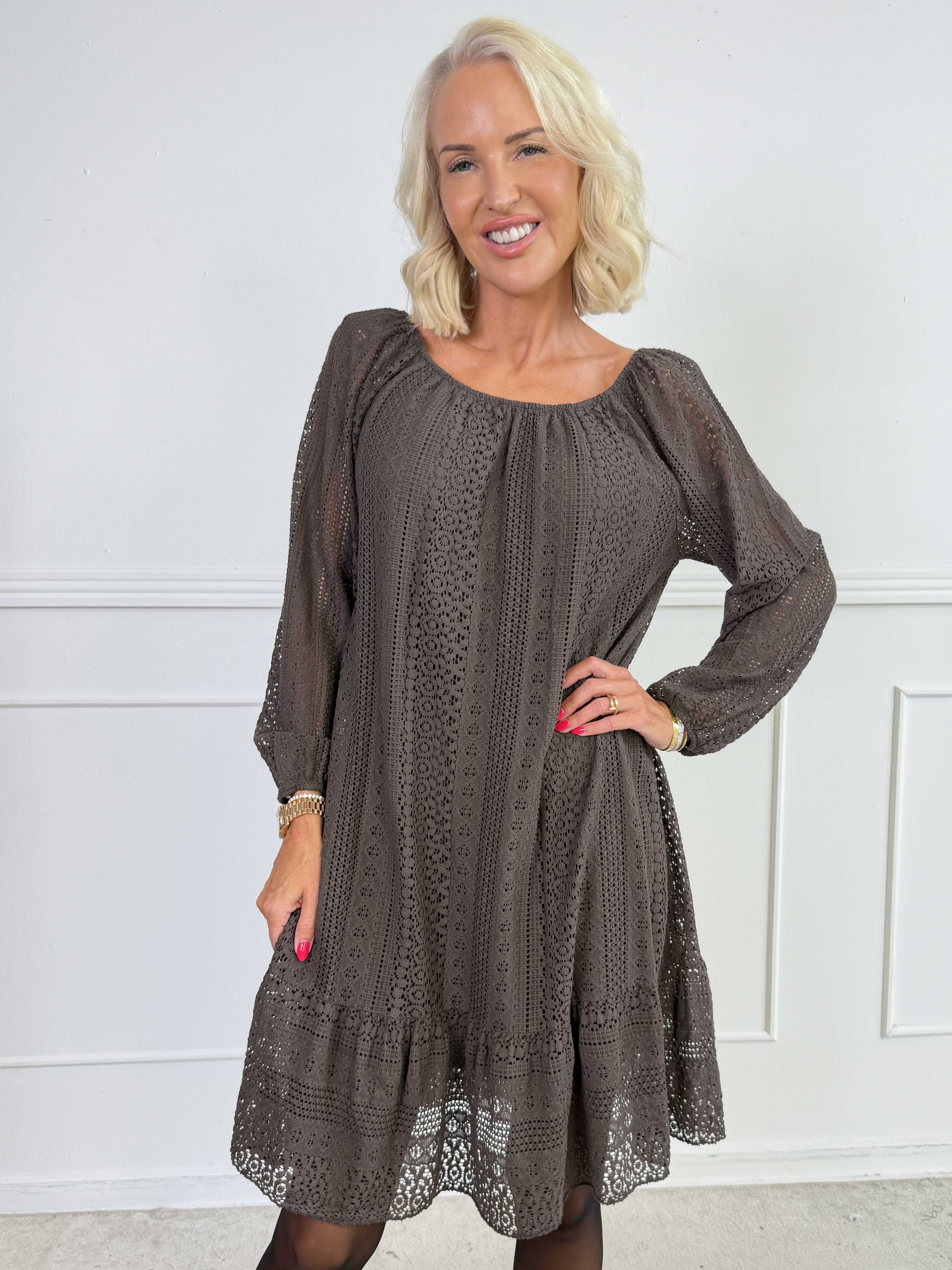 Galateia Long Sleeve – Feminin klänning i mjuk bomullsspets